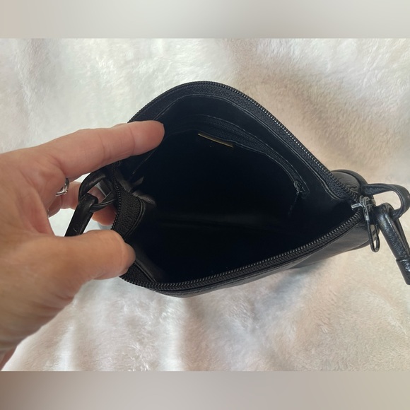 Vintage Amanda Smith, leather Crossbody travel purse, black soft - Picture 5 of 10